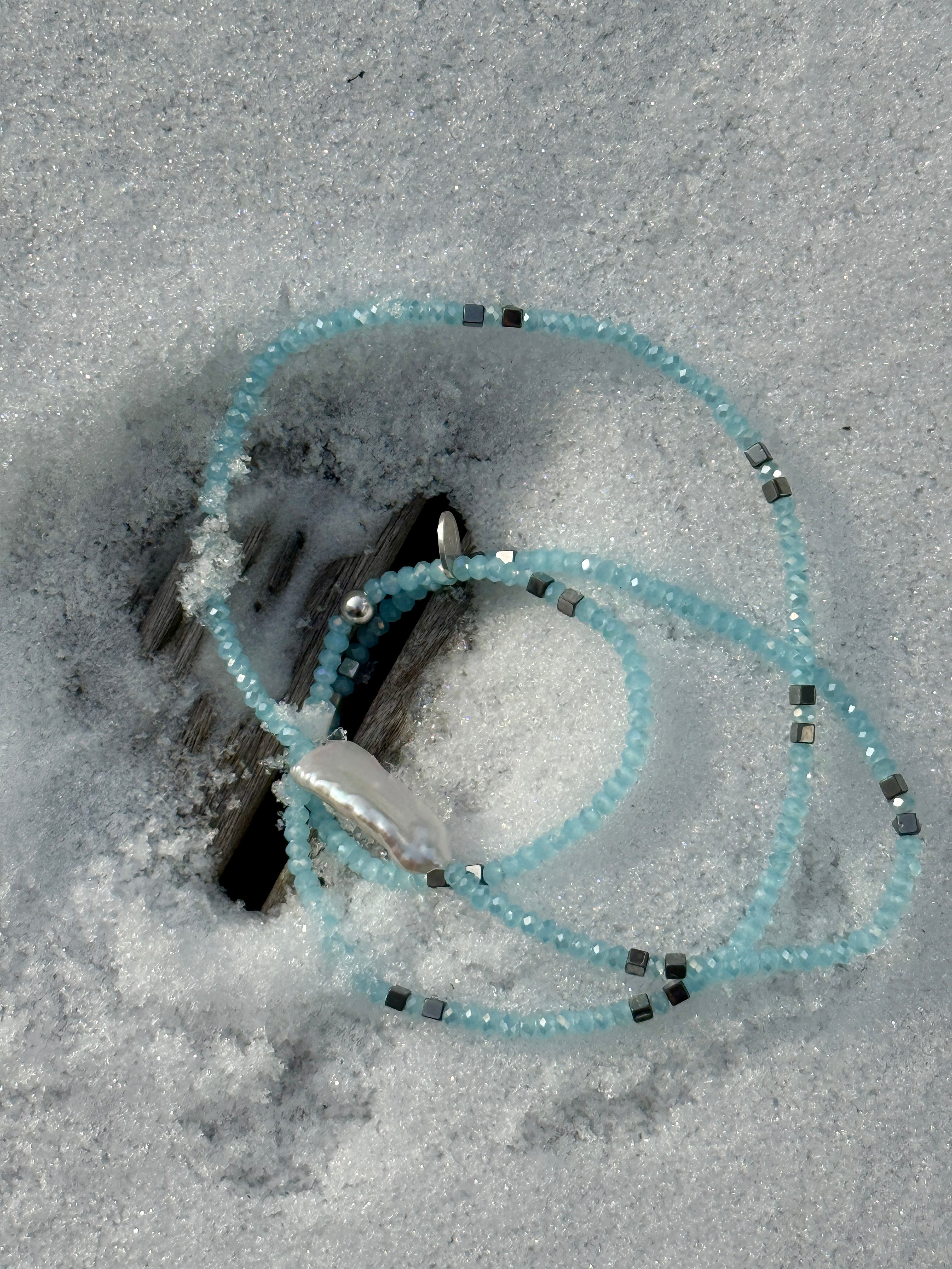 Türkisblaue Glasperlen, Hämatite und Süßwasserperle