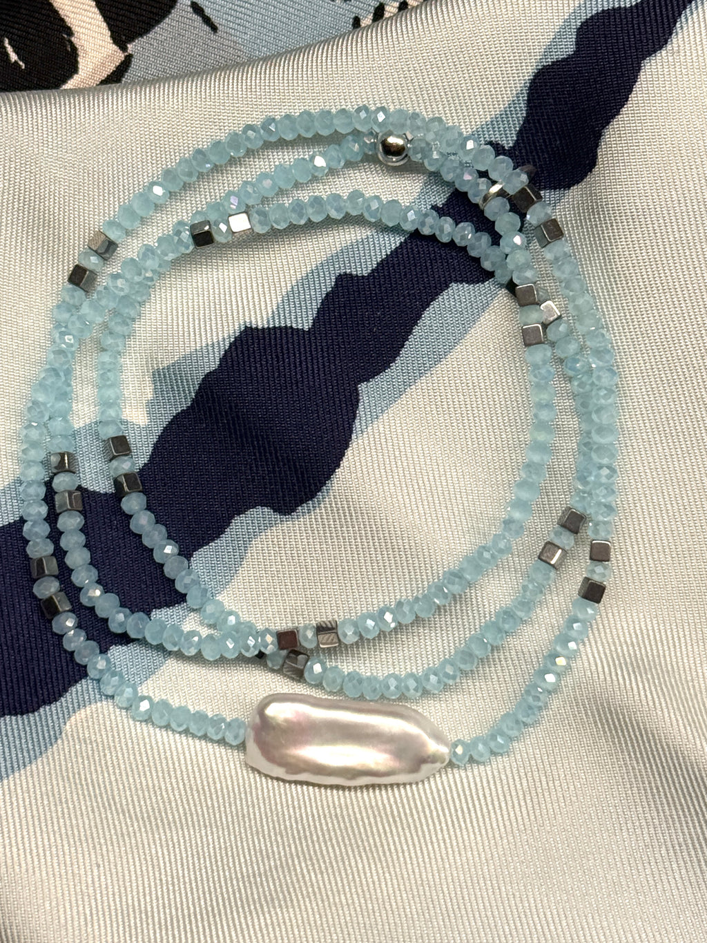 Türkisblaue Glasperlen, Hämatite und Süßwasserperle