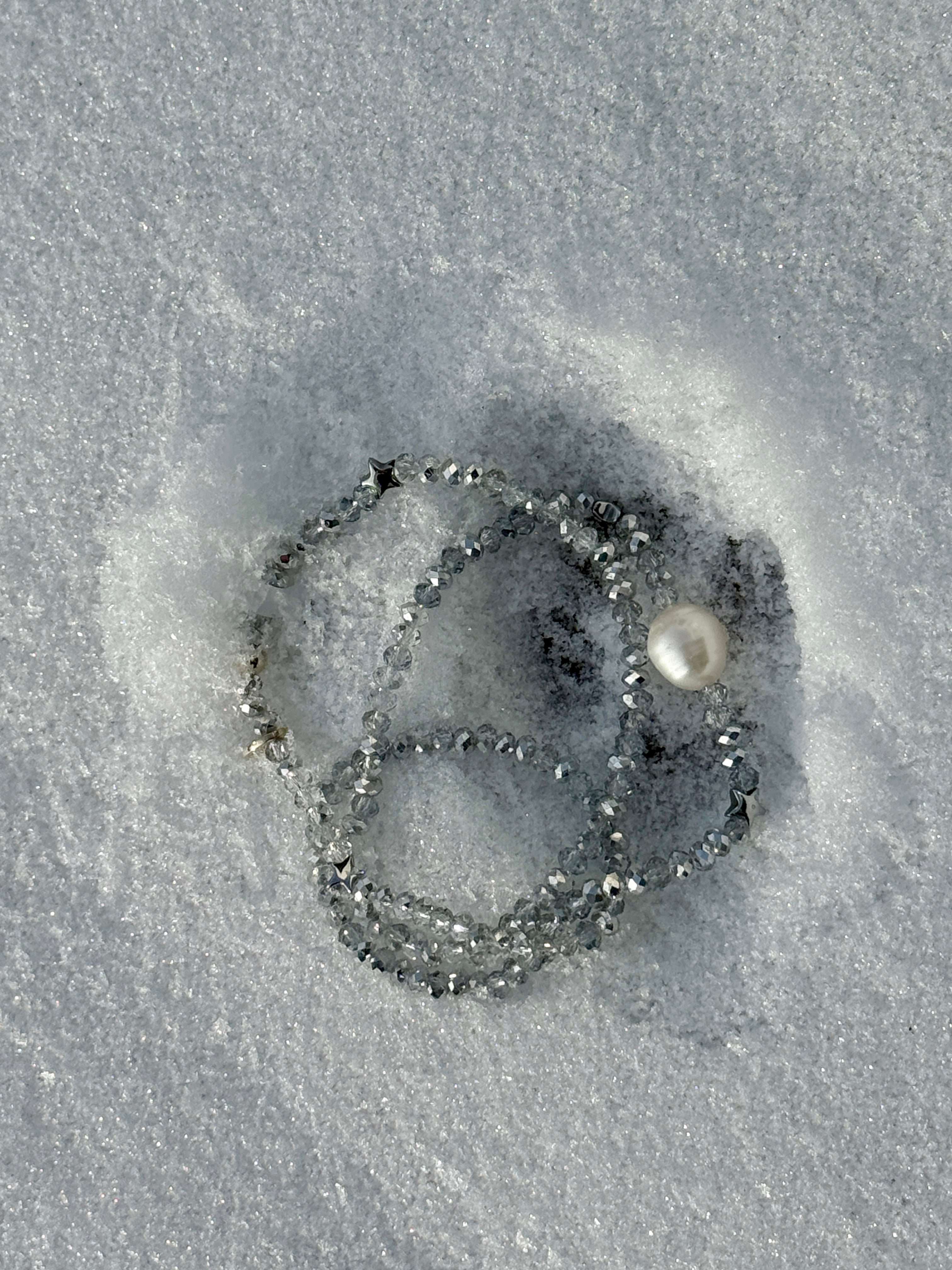 Silberne Glasperlen, weiße Süßwasserperle und Hämatitsterne
