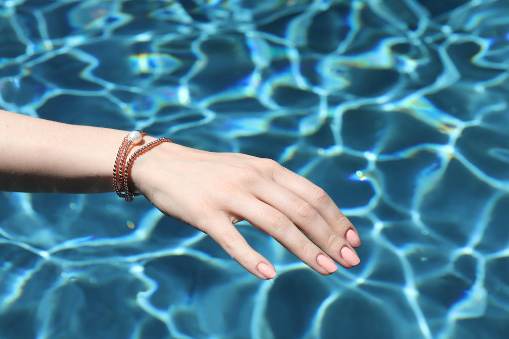 Armband oder Kette Kupferfarbene Hämatitkugeln und eine weiße Süßwasserperle