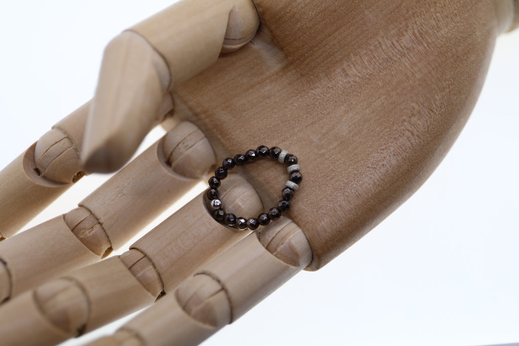 Ring Braune Hämatitperlen mit mattierten Silberelementen