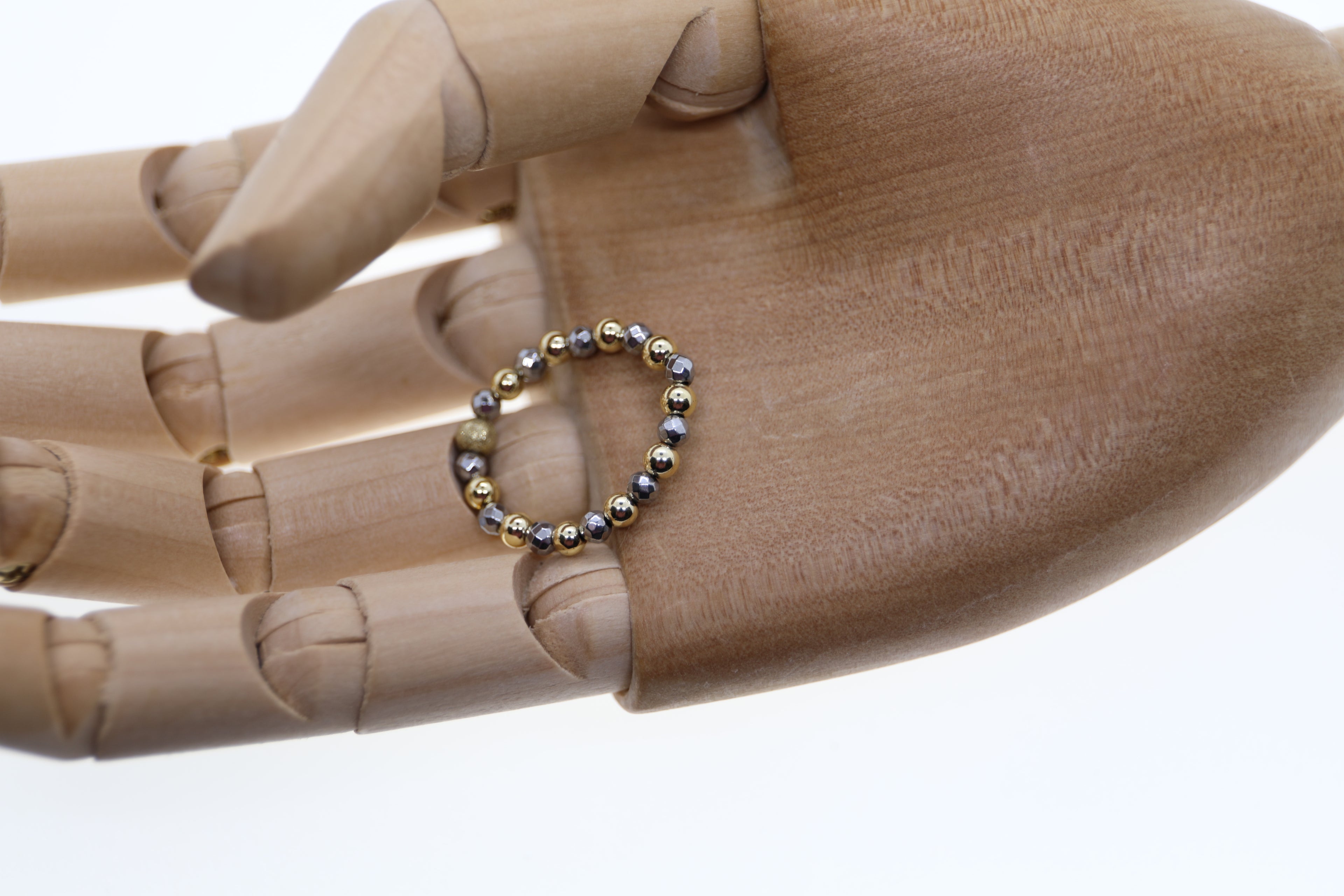 Silber- und goldfarbene Hämatitperlen