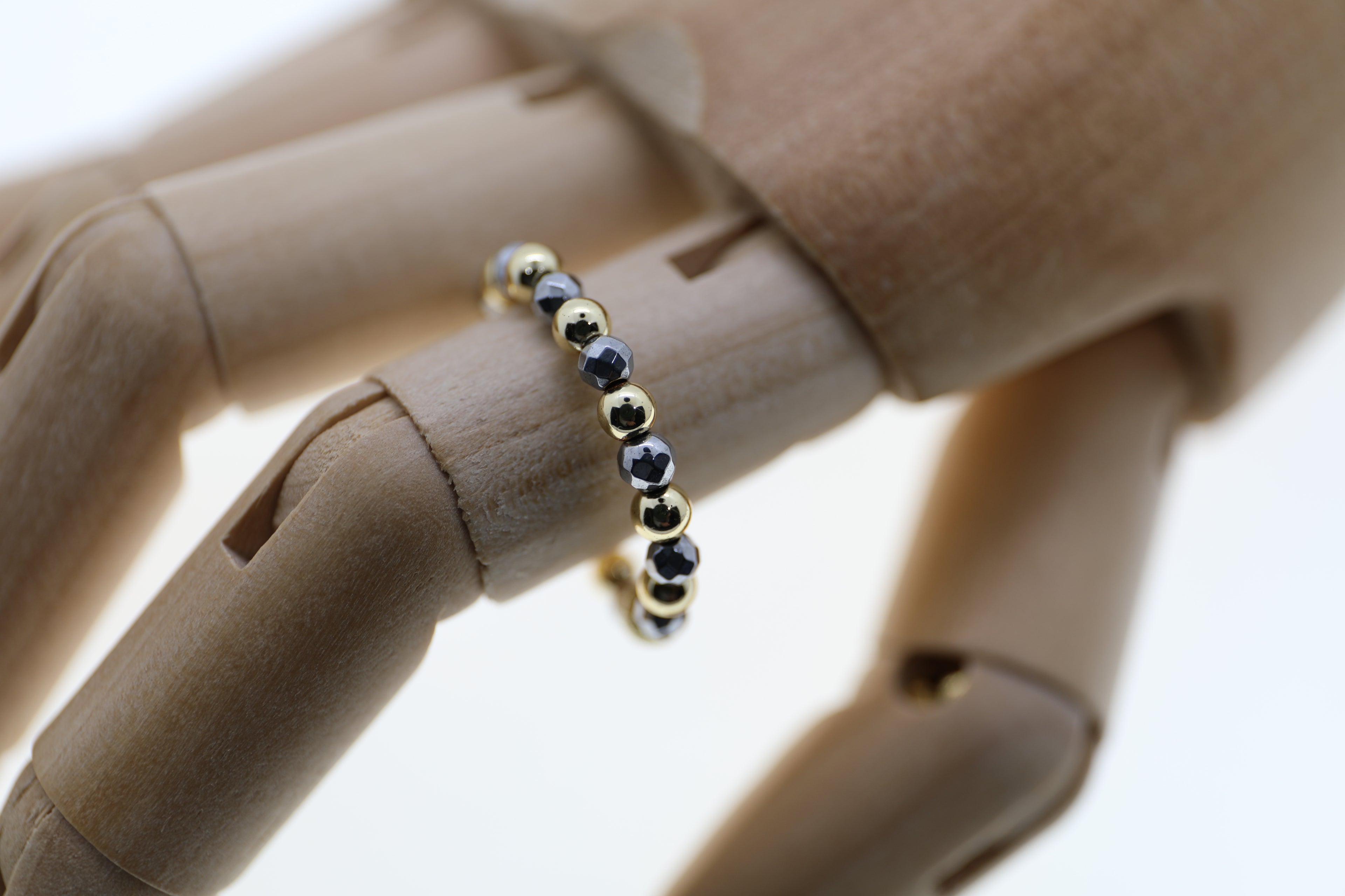 Silber- und goldfarbene Hämatitperlen