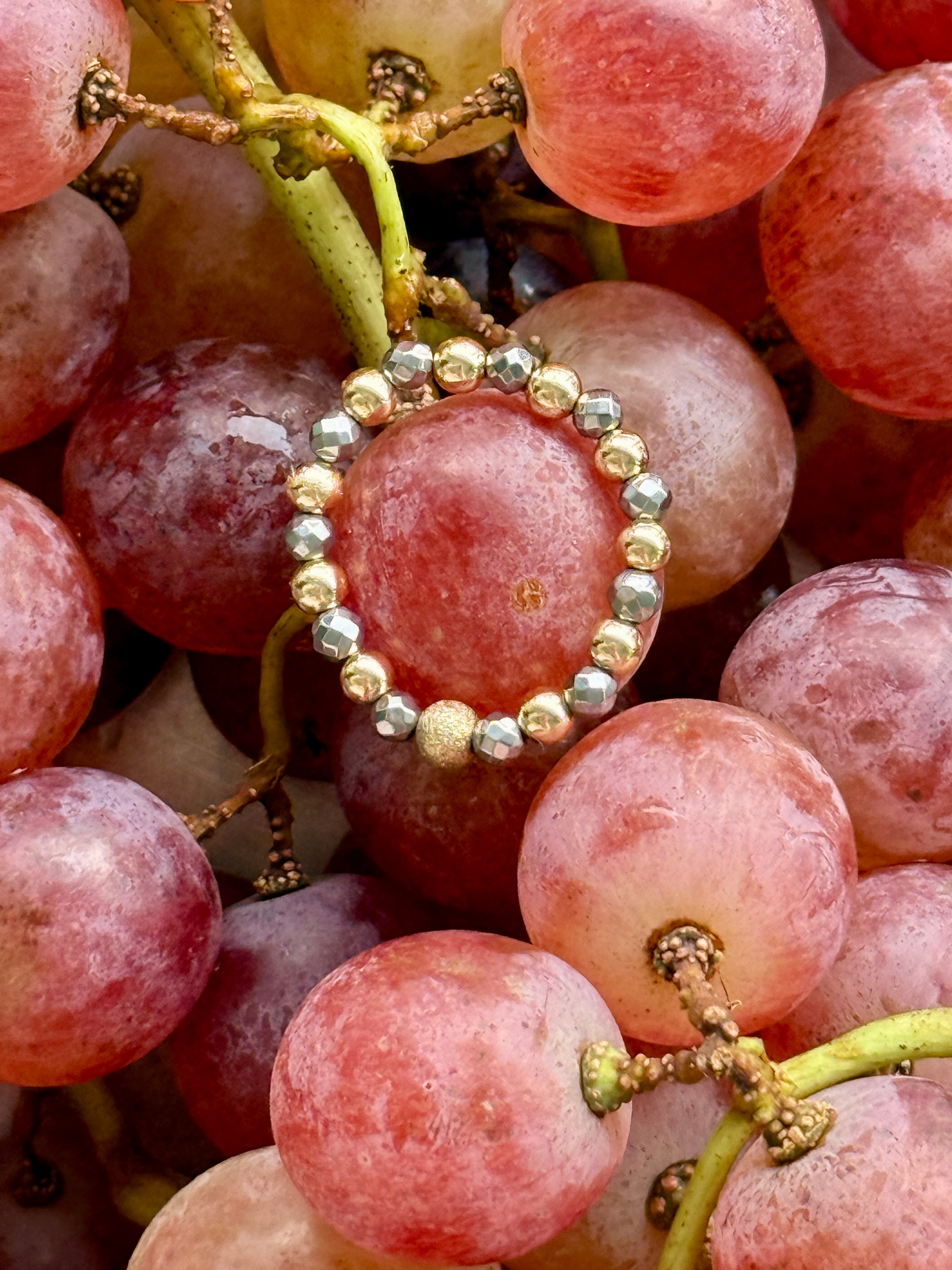 Silber- und goldfarbene Hämatitperlen