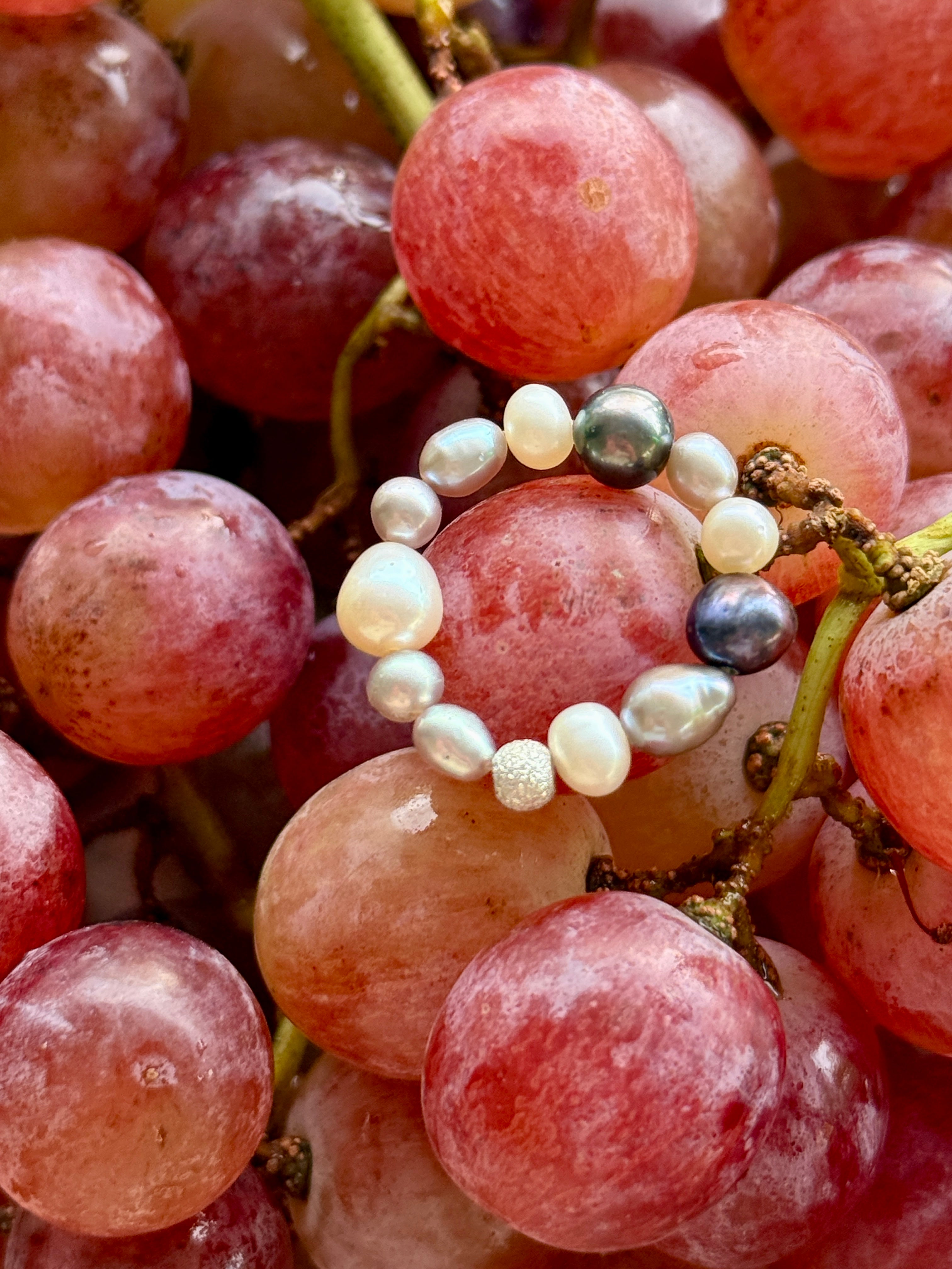 Süßwasserperlen und kleine Silberkugel (925)