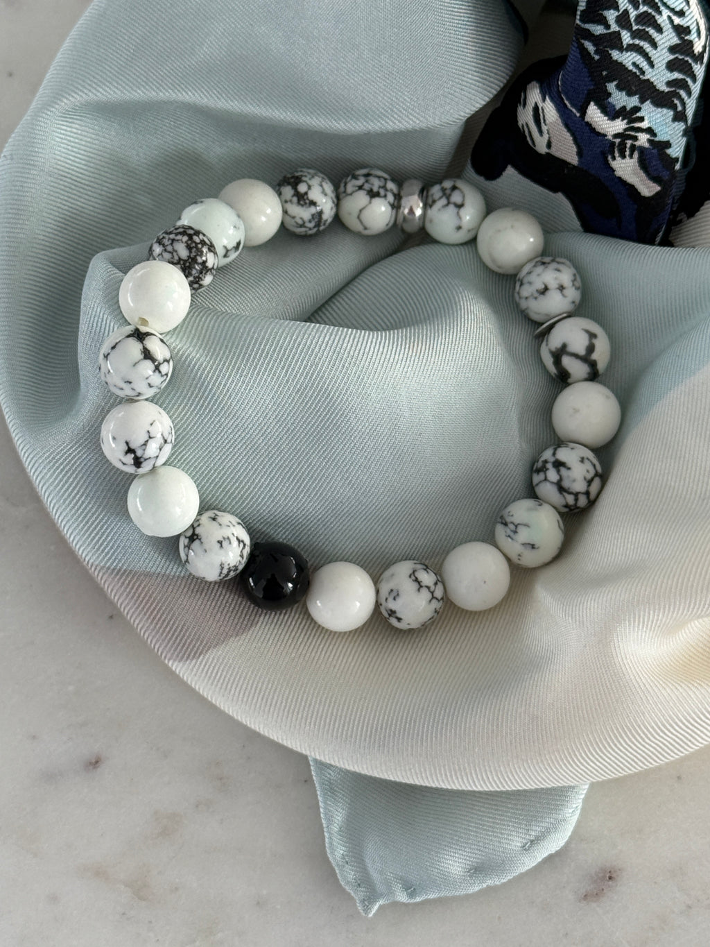 Magnesit, Onyx und Silberelement