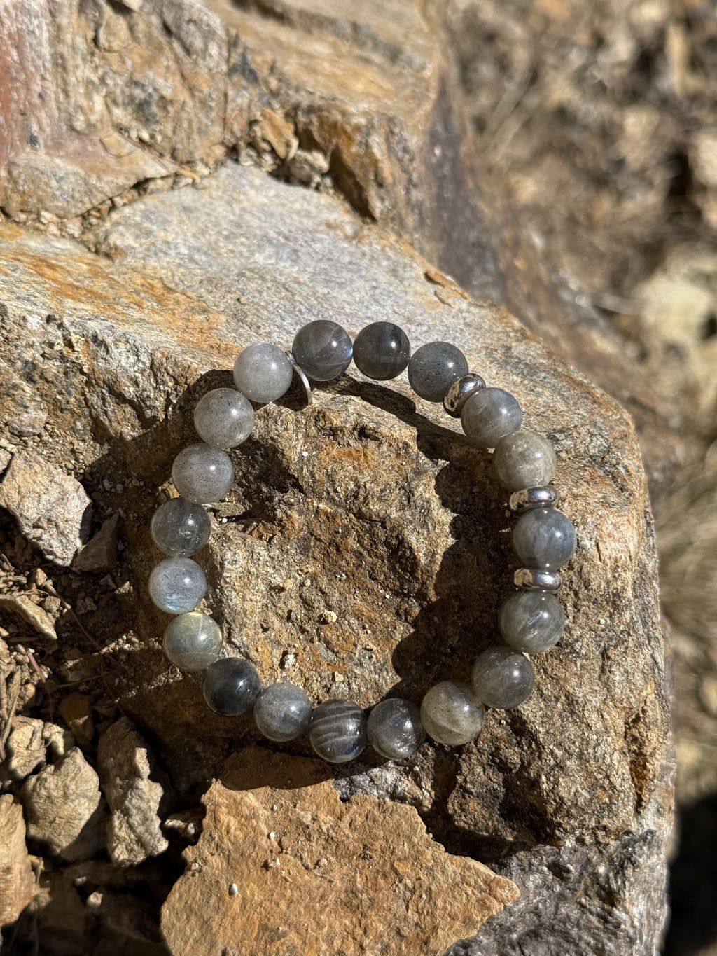 Labradorit und Silberelemente