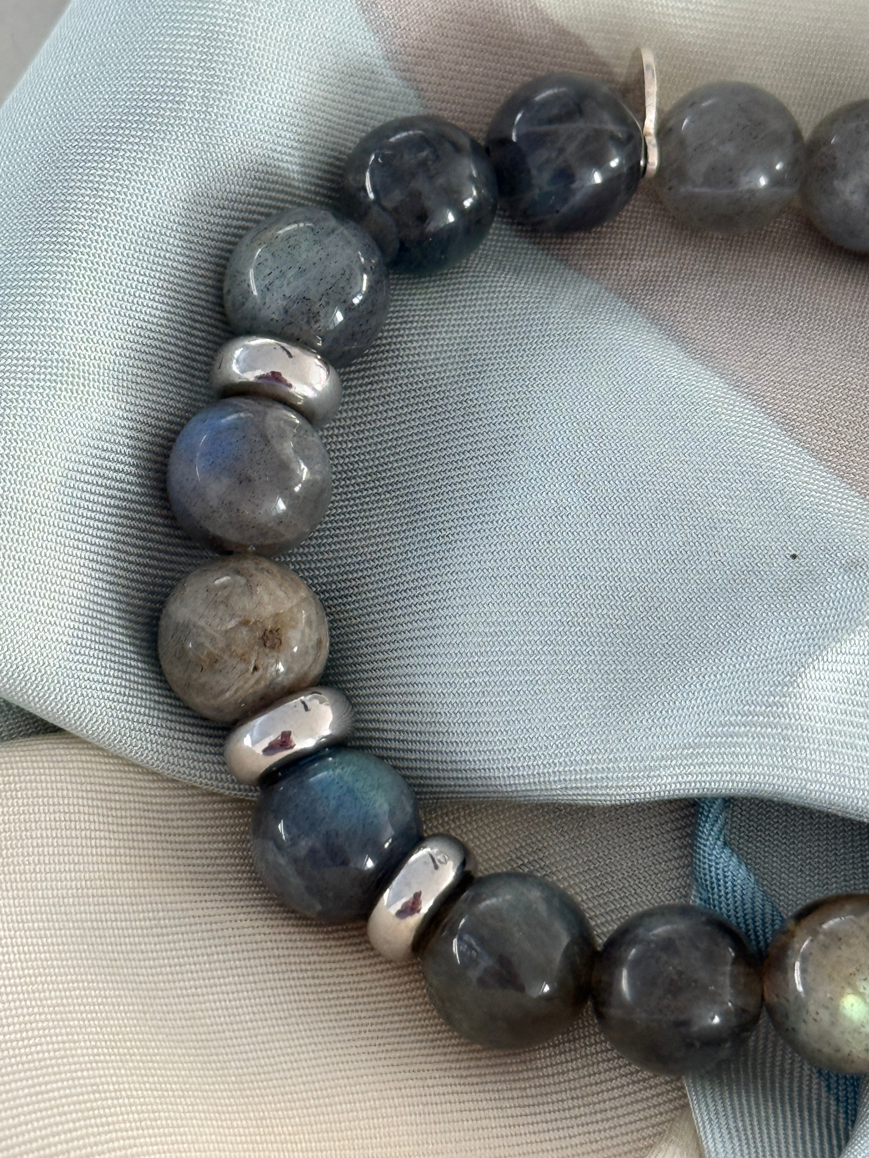 Labradorit und Silberelemente