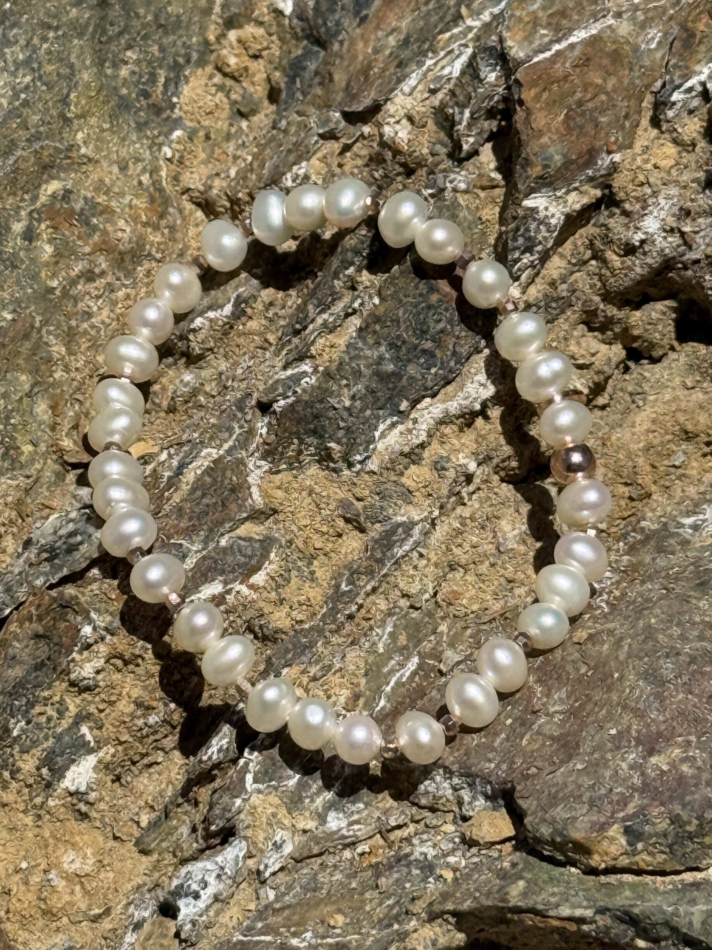 Süßwasserperlen mit kleinen Silberkugeln rosé vergoldet