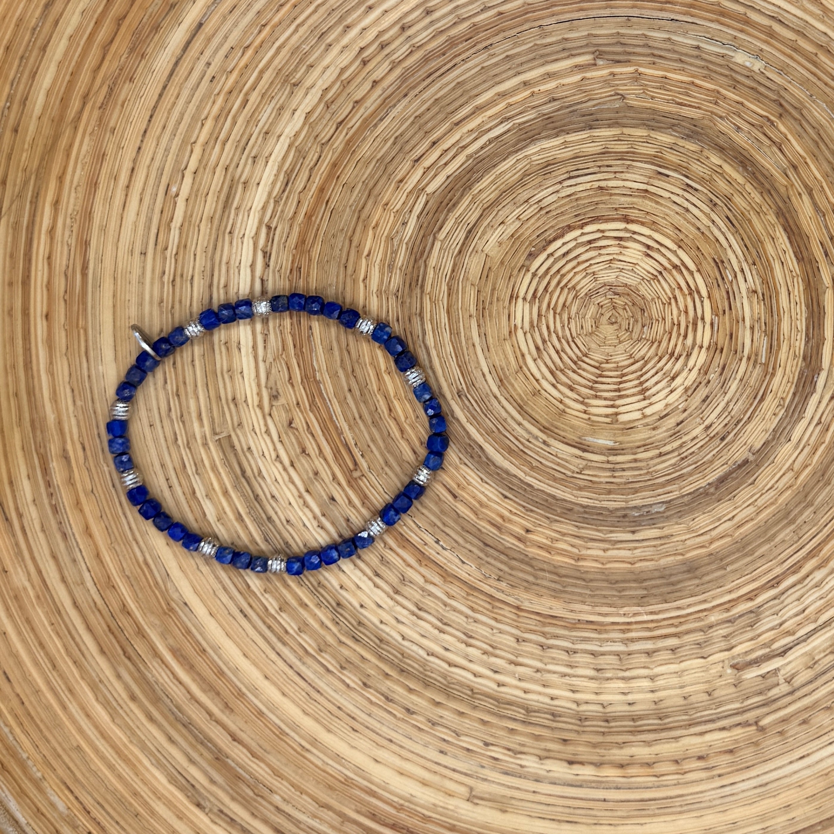 Lapislazuli mit Silberkugeln