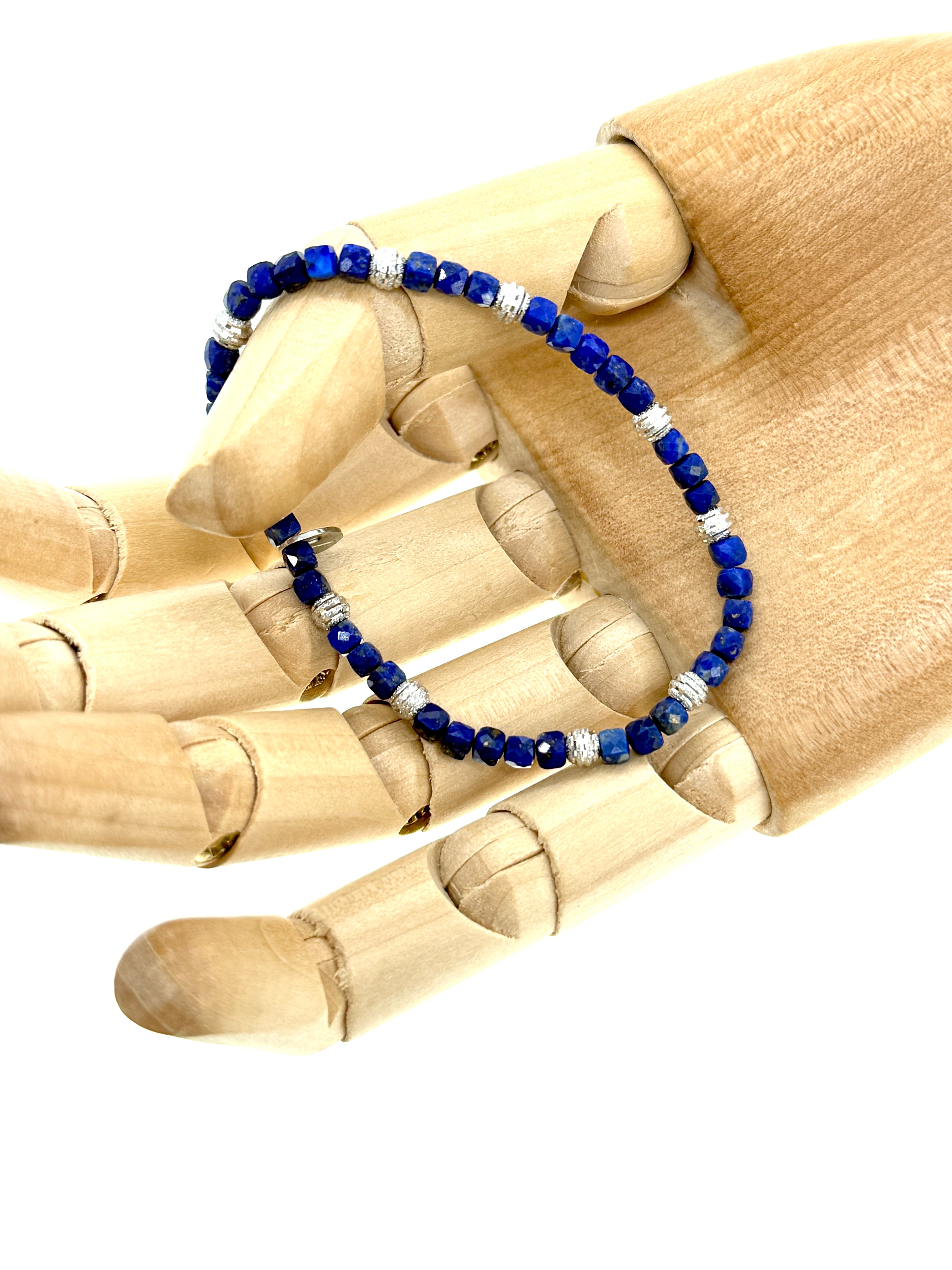 Lapislazuli mit Silberkugeln