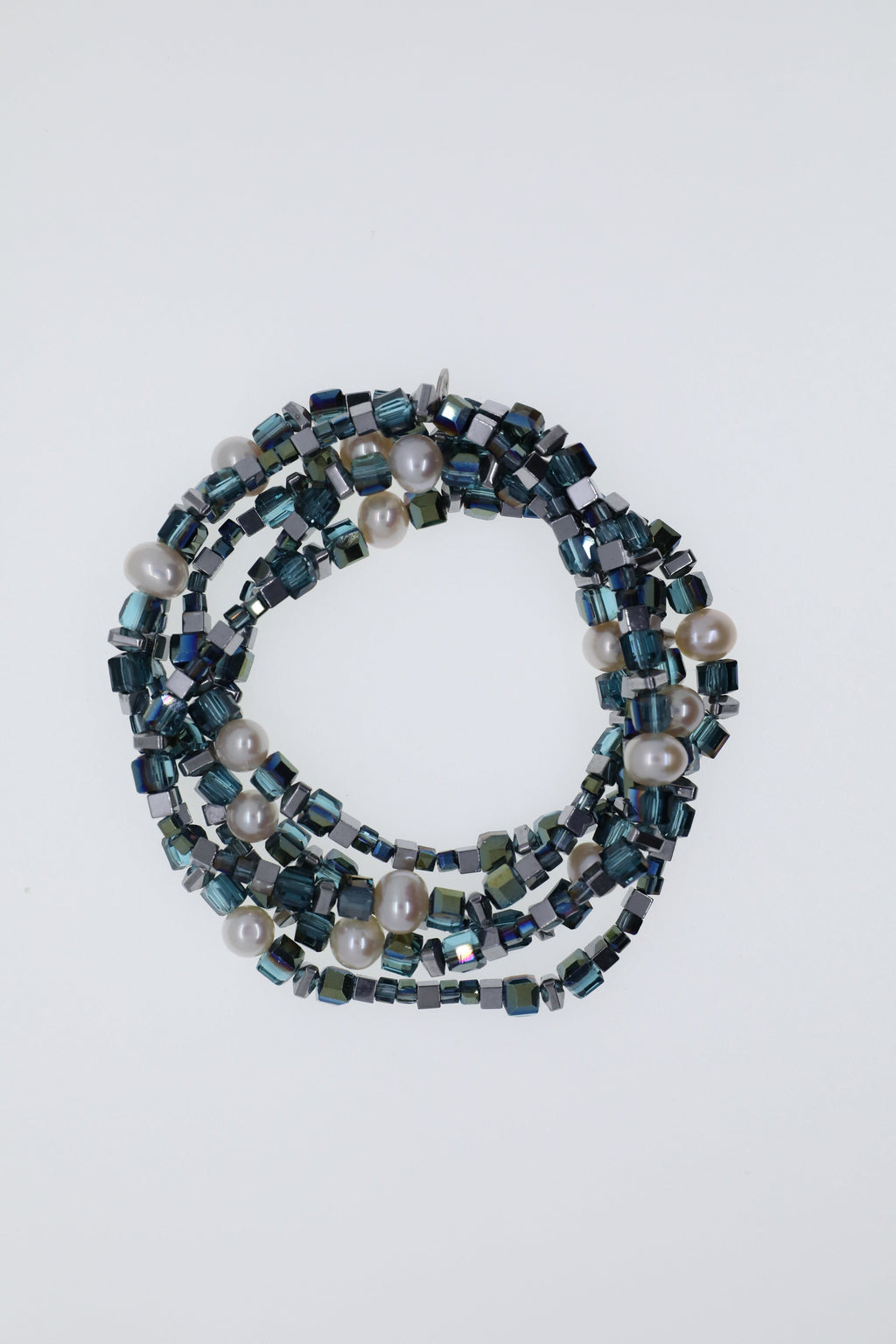 Armband oder Kette Crèmeweiße Süßwasserperlen, silberfarbene Hämatite und petrolfarbene Glasperlen