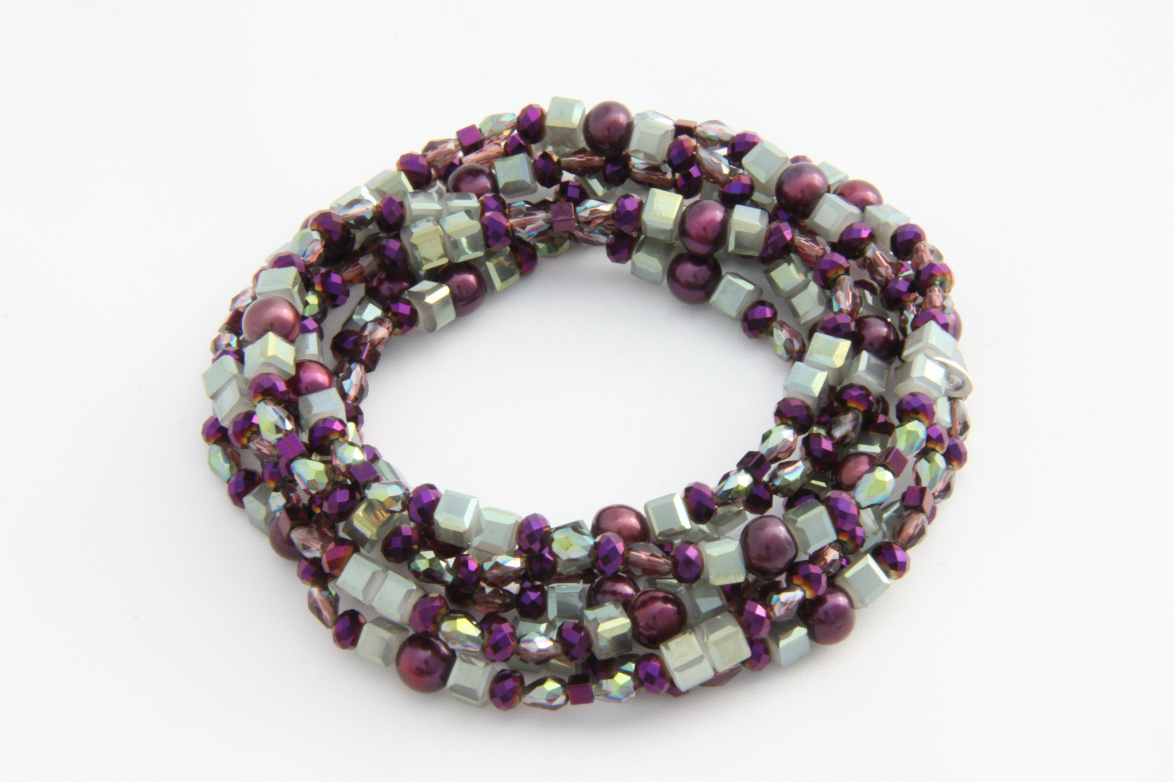Armband oder Kette Olivgrüne, lilafarbene und lilagrüne Glasperlen bordeaux schimmernde Süßwasserperlen und Hämatite