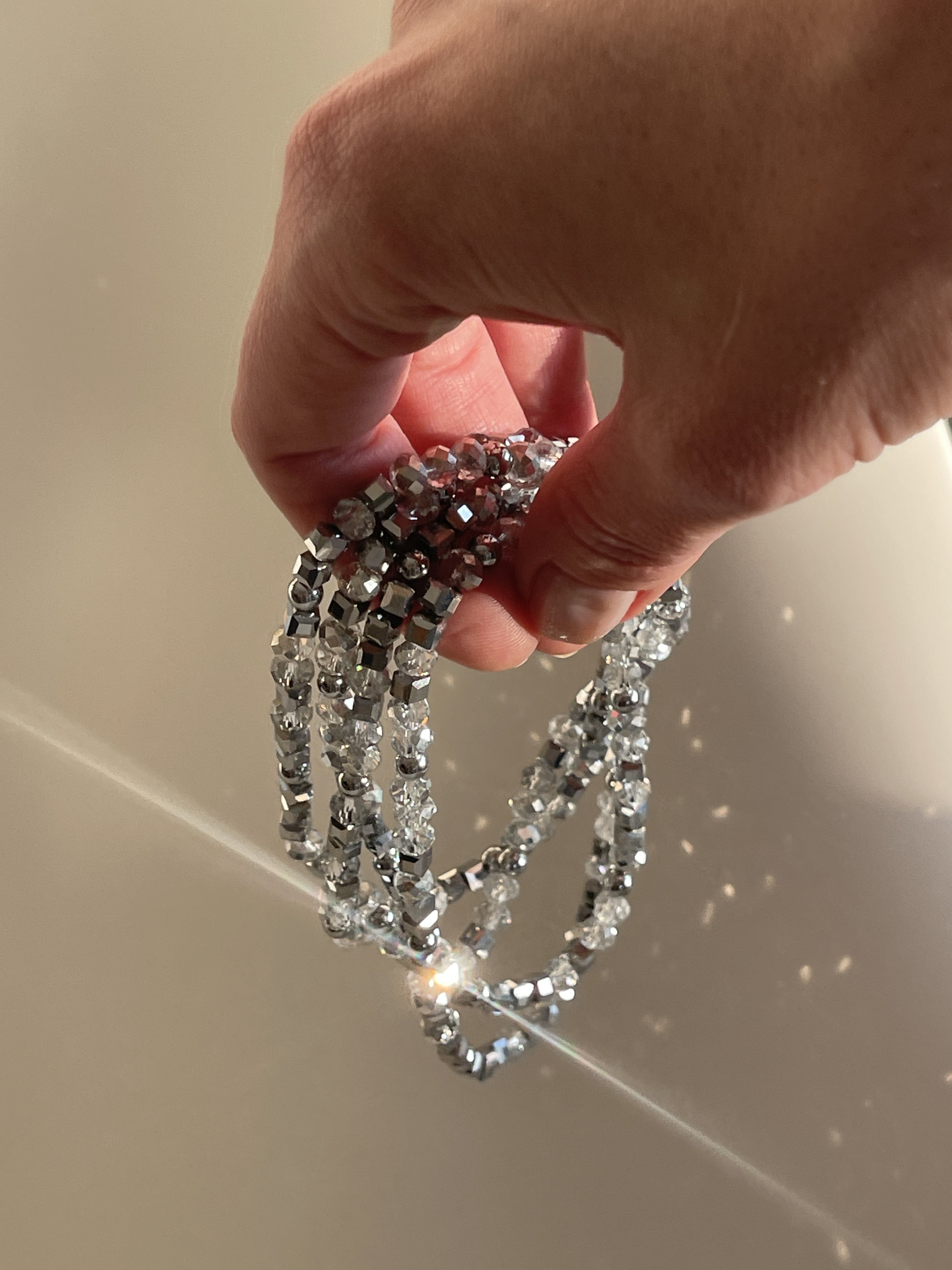 Armband oder Kette Silberfarbene Glasperlen und Hämatite