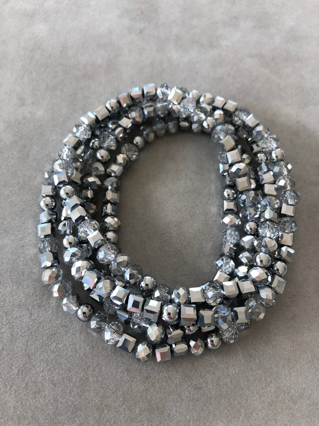 Armband oder Kette Silberfarbene Glasperlen und Hämatite
