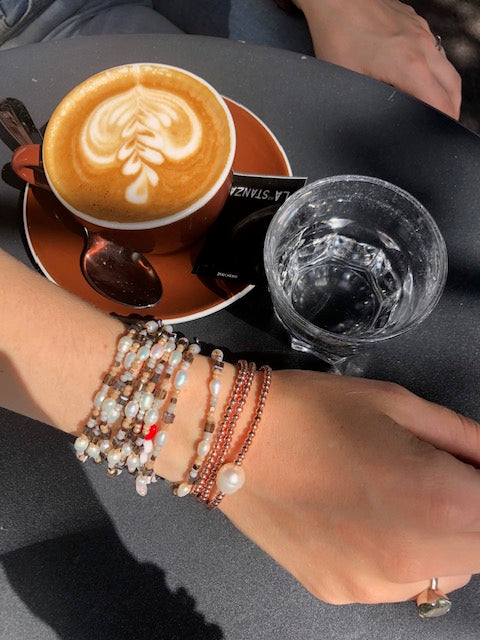 Beige, graue und braune Glasperlen mit Hämatit, Süßwasserperlen