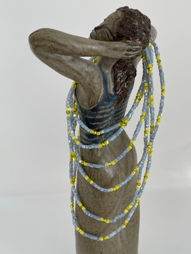 Armband oder Kette Graue, gelbe und neongelbe Glasperlen