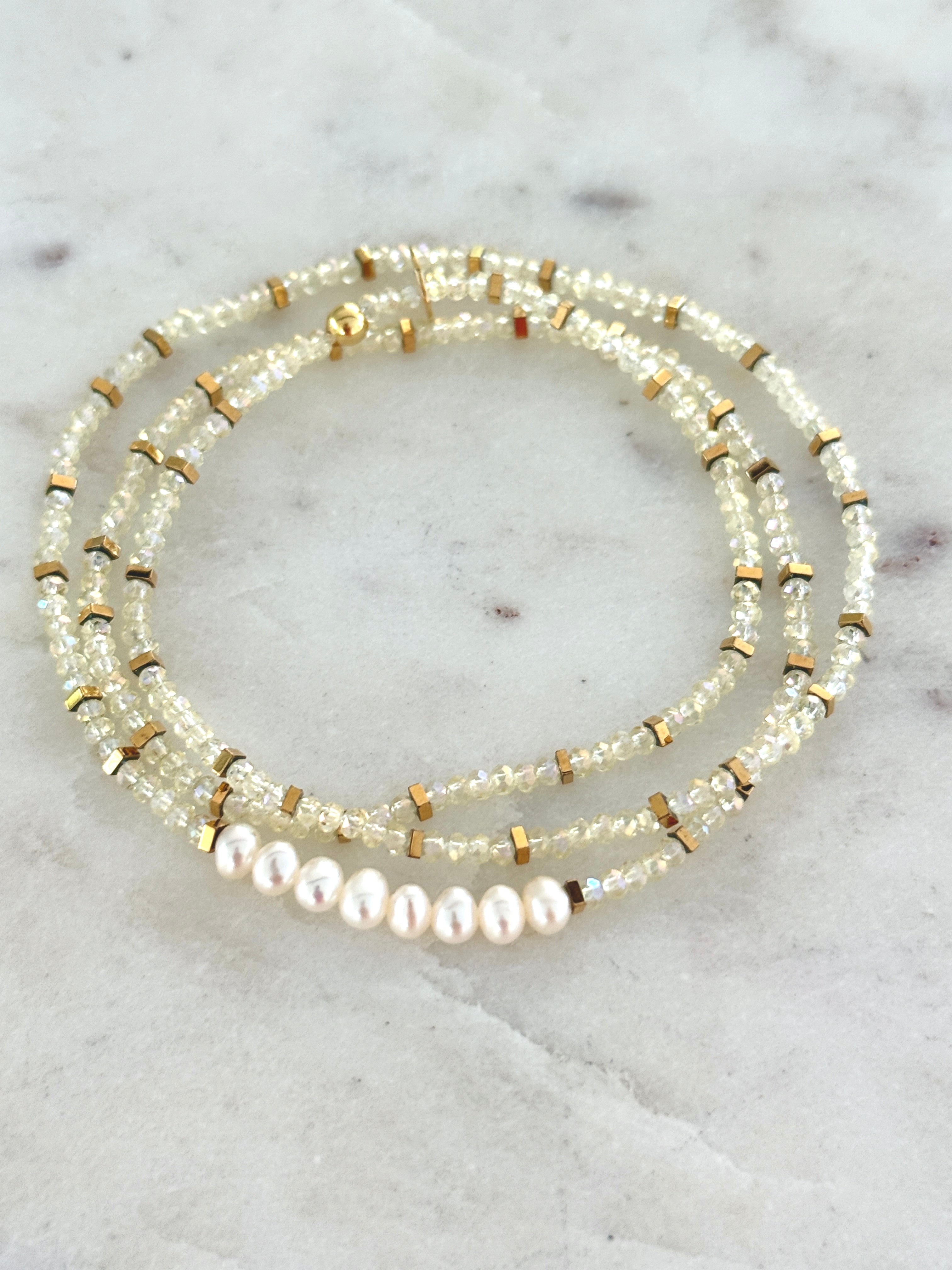 Butteryellow Glasperlen mit goldenen Hämatiten und Süßwasserperlen