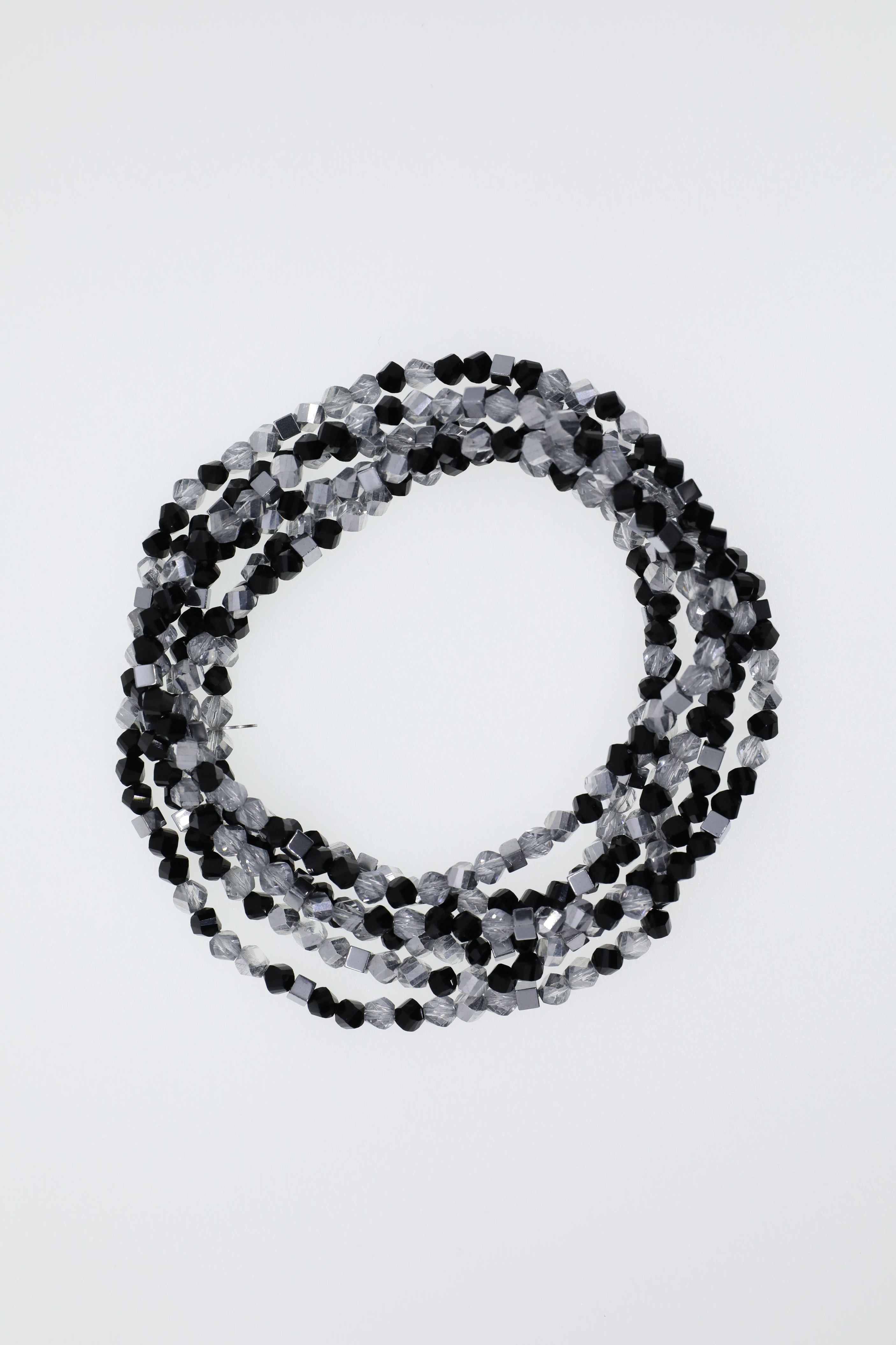 Silber-transparente und schwarze Glasperlen mit silbernen Hämatitwürfeln