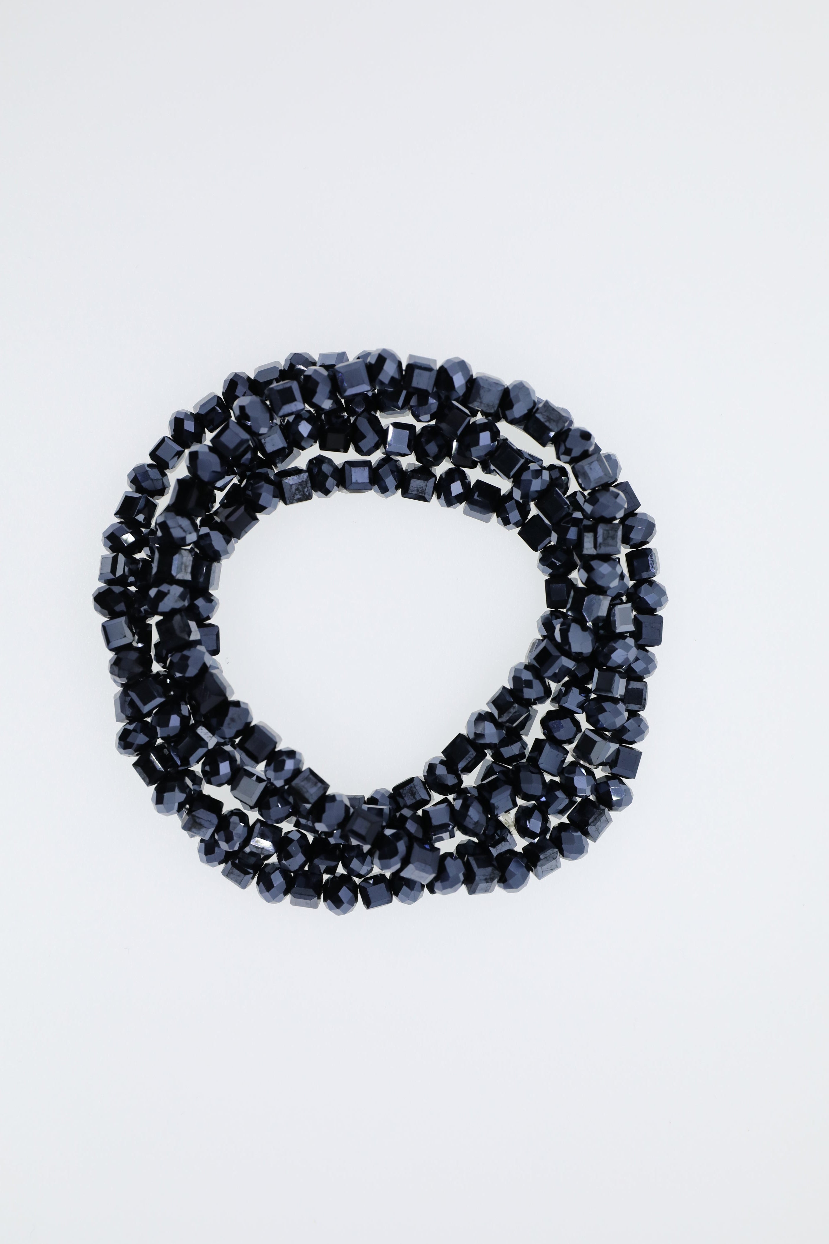 Blauschwarze Glasperlen, verschiedene Formen