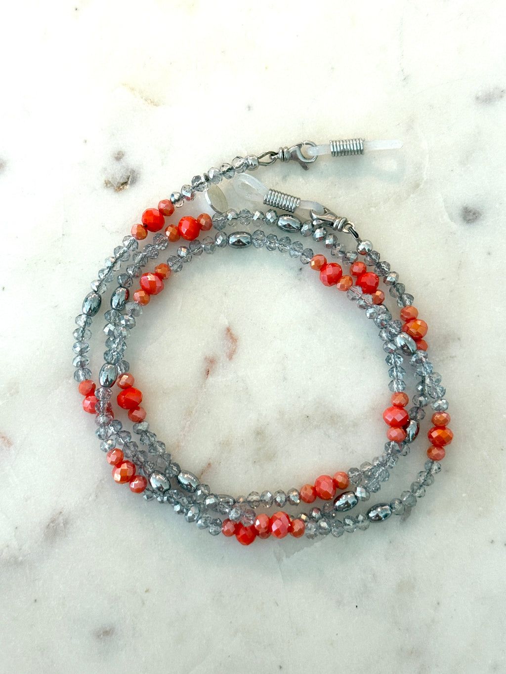 Brillenkette Orange und silberfarbene Glasperlen mit silberfarbenen Hämatite