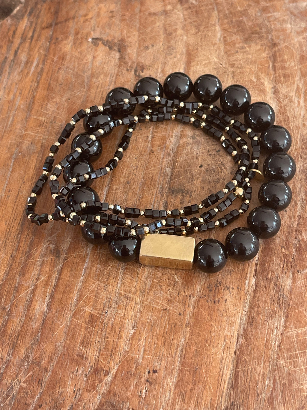 Armband oder Kette Schwarze Glasperlen und goldene Hämatite